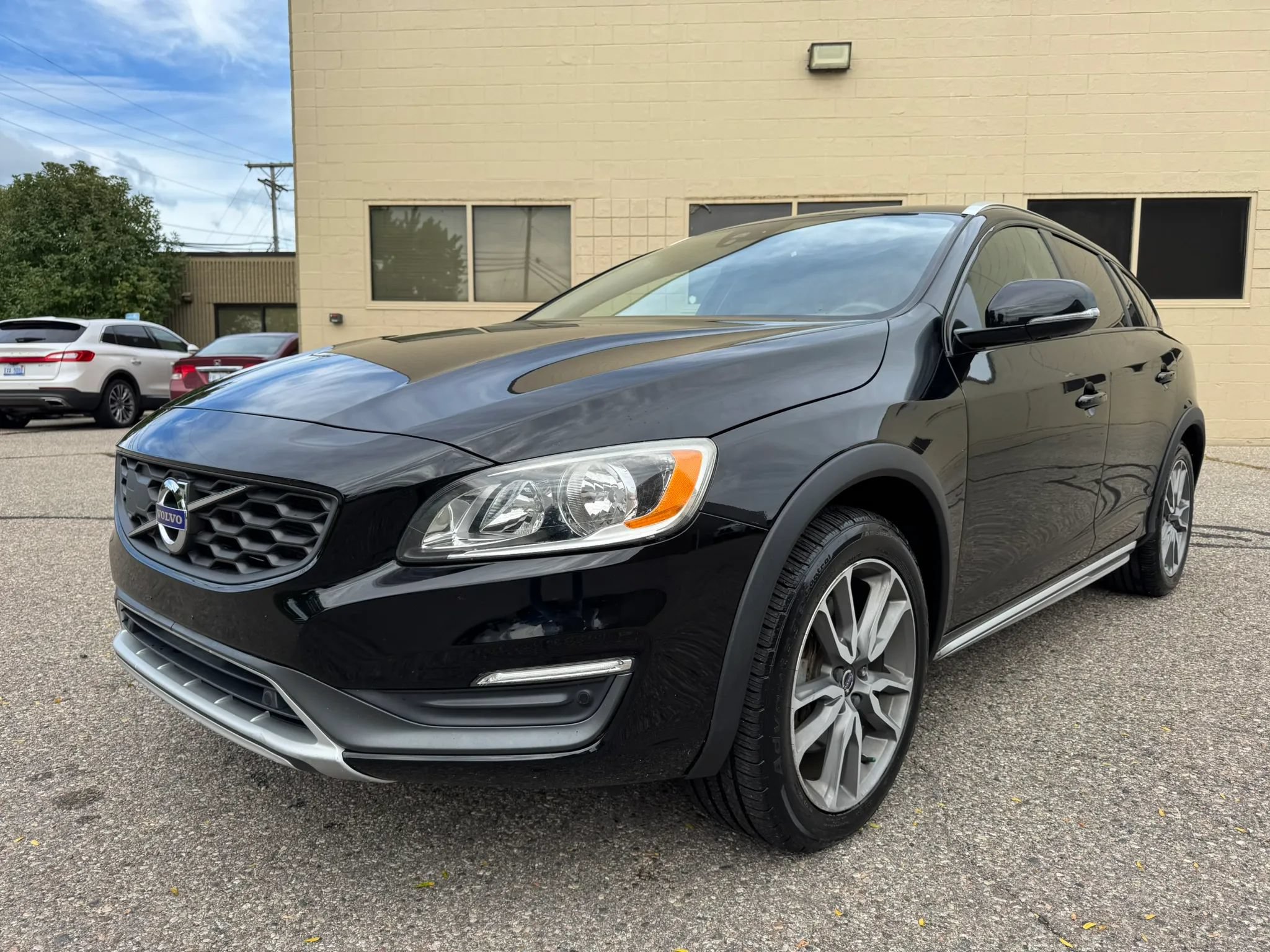 Used 2016 Volvo V60 T5 Cross Country w/ Convenience Package AWD/4WD image 3