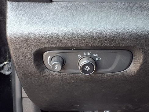 Used 2022 Chevrolet Traverse RS w/ LPO, Floor Liner Package AWD/4WD image 18
