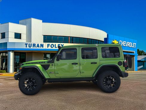 Used 2025 Jeep Wrangler Unlimited Rubicon AWD/4WD image 2