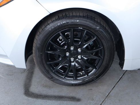 Used 2022 Toyota Corolla LE image 12