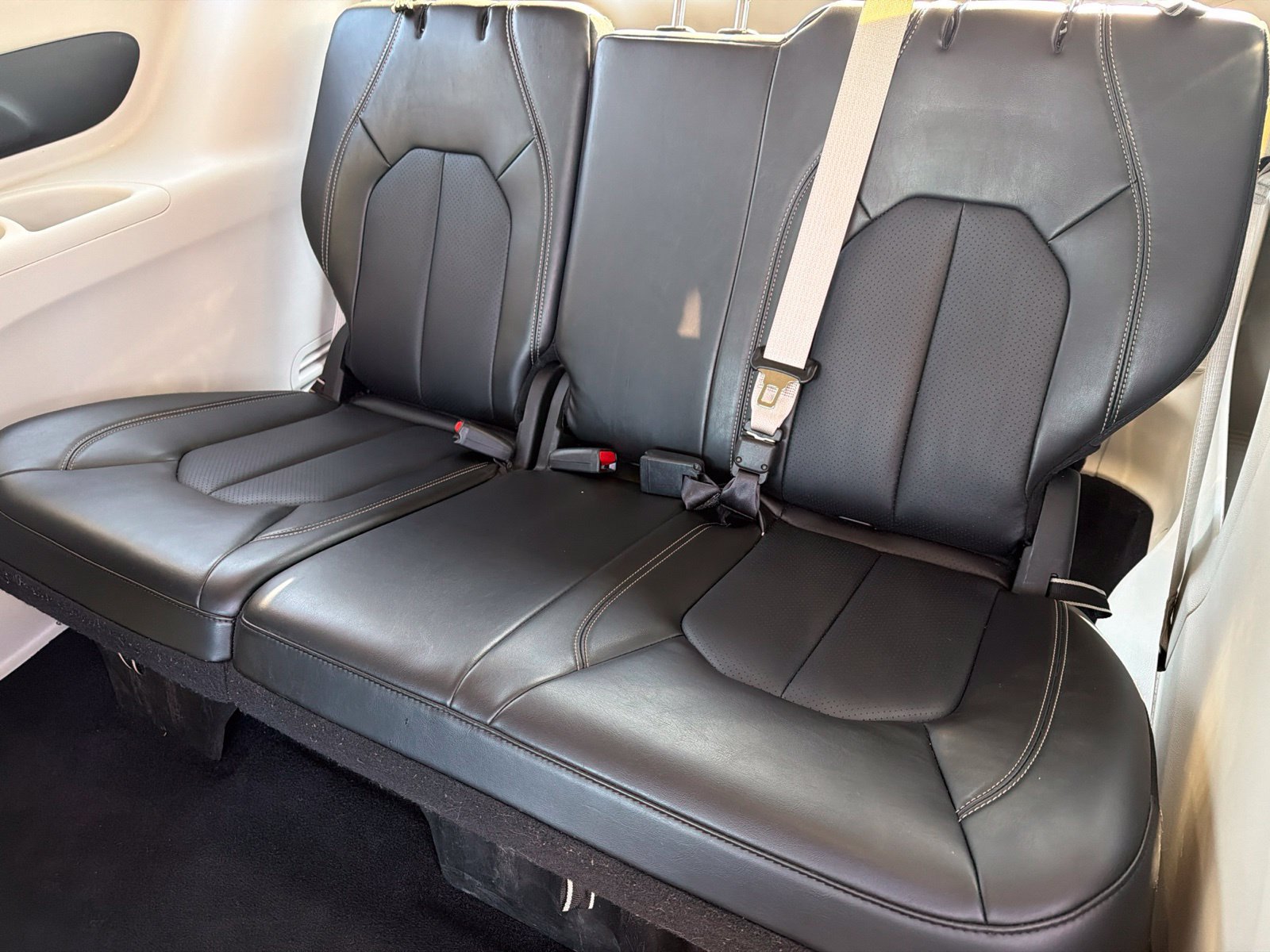 Used 2024 Chrysler Pacifica Touring-L FWD image 17