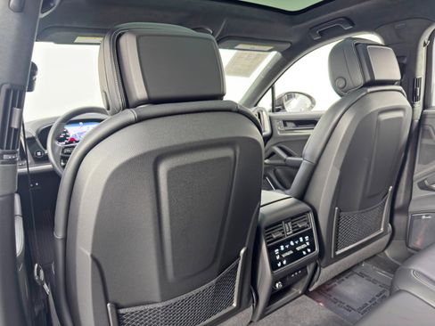 Used 2024 Porsche Cayenne Turbo image 42