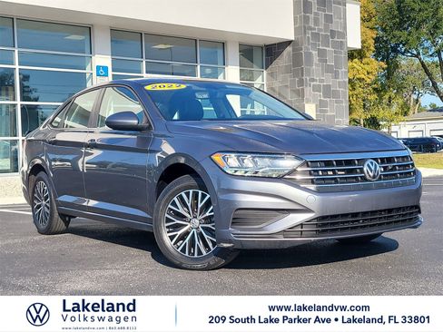 Used 2021 Volkswagen Jetta SE image 1