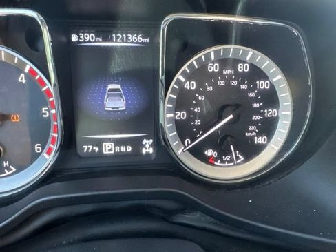 Used 2018 Nissan Titan SV AWD/4WD image 29