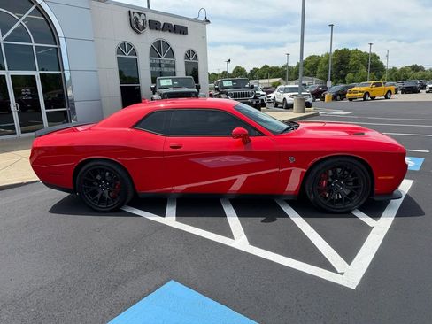 Used 2015 Dodge Challenger SRT Hellcat RWD image 4