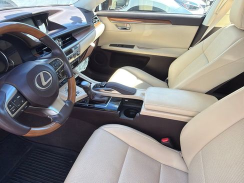 Used 2018 Lexus ES 300h w/ Navigation Package FWD image 5