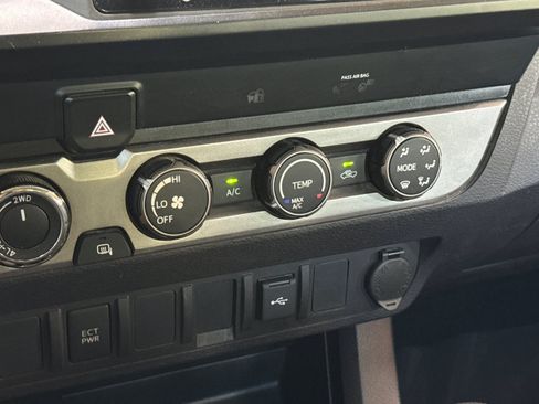 Used 2020 Toyota Tacoma SR AWD/4WD image 18