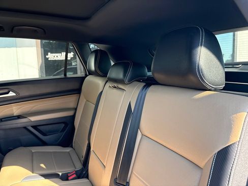 Used 2023 Volkswagen Atlas Cross Sport SEL R-Line AWD/4WD image 6