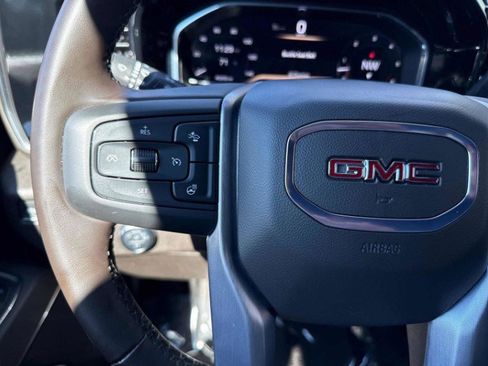 Used 2025 GMC Sierra 1500 SLT image 9