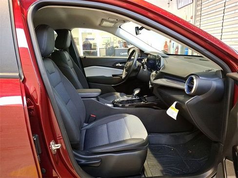 Certified 2024 Chevrolet Trax LT w/ Driver Confidence Package image 17