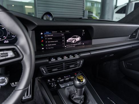 Certified 2025 Porsche 911 GT3 image 38