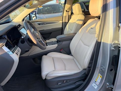 Used 2017 Cadillac XT5 Luxury w/ Driver Awareness Package FWD image 15