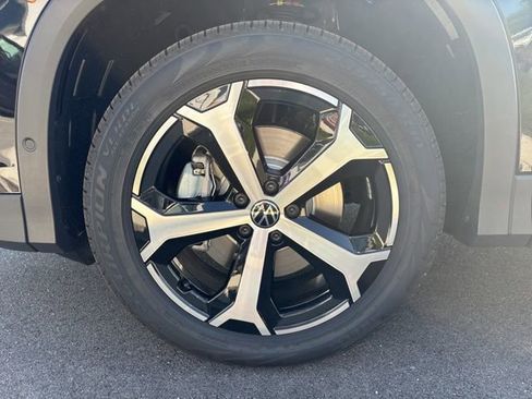 New 2025 Volkswagen Tiguan SE image 16