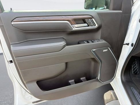 Used 2022 GMC Sierra 1500 SLT w/ SLT Convenience Package AWD/4WD image 18