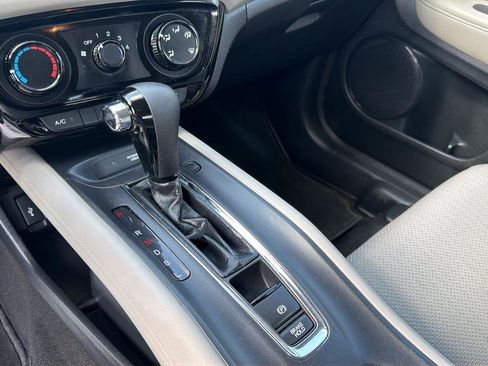 Used 2018 Honda HR-V LX image 27