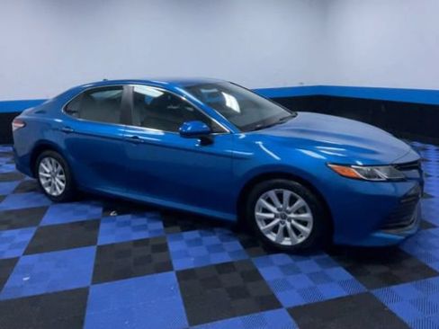 Used 2020 Toyota Camry LE FWD image 2