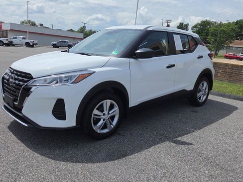 Used 2025 Nissan Kicks Play S FWD image 7