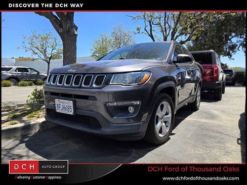 Used 2018 Jeep Compass Latitude FWD image 1