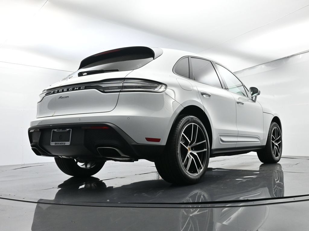 Certified 2025 Porsche Macan AWD/4WD image 46
