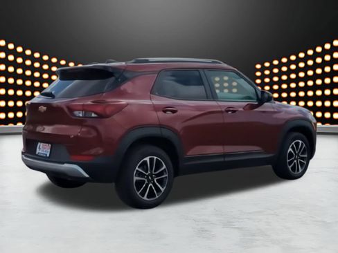 Used 2025 Chevrolet TrailBlazer LT AWD/4WD image 8
