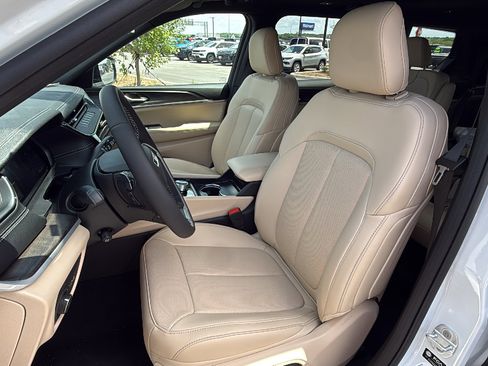 New 2026 Jeep Grand Cherokee L Limited w/ Luxury Tech Group II RWD image 13