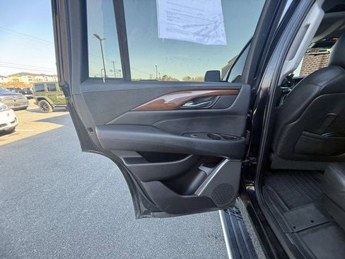 Used 2020 Cadillac Escalade Premium Luxury image 15