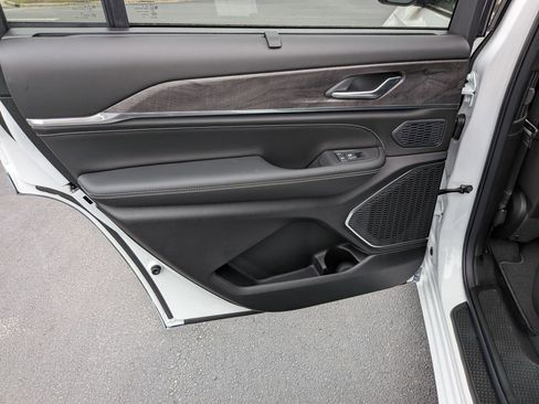 New 2025 Jeep Grand Cherokee L Overland w/ Advanced Protech Group III image 31