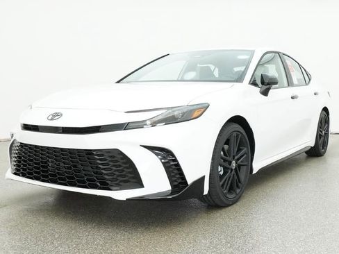 New 2026 Toyota Camry Hybrid FWD image 32