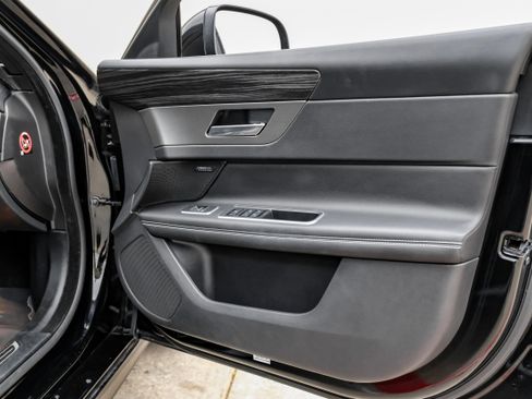 Used 2017 Jaguar XF S image 42