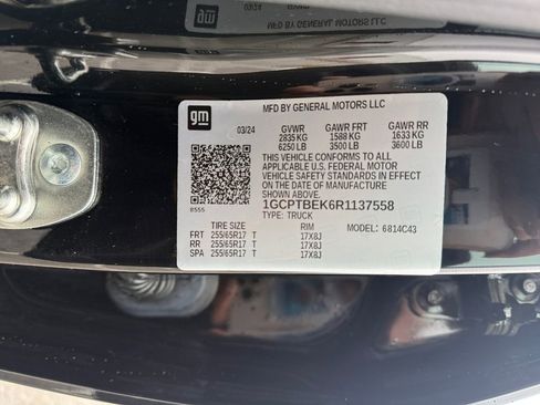 Used 2024 Chevrolet Colorado W/T w/ Safety Package image 20