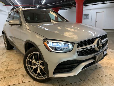 Used 2022 Mercedes-Benz GLC 300 4MATIC w/ AMG Line image 3