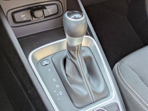 Used 2024 Hyundai Venue SEL FWD image 16