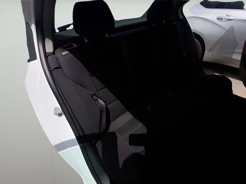 Used 2014 Chevrolet Cruze LT FWD image 2