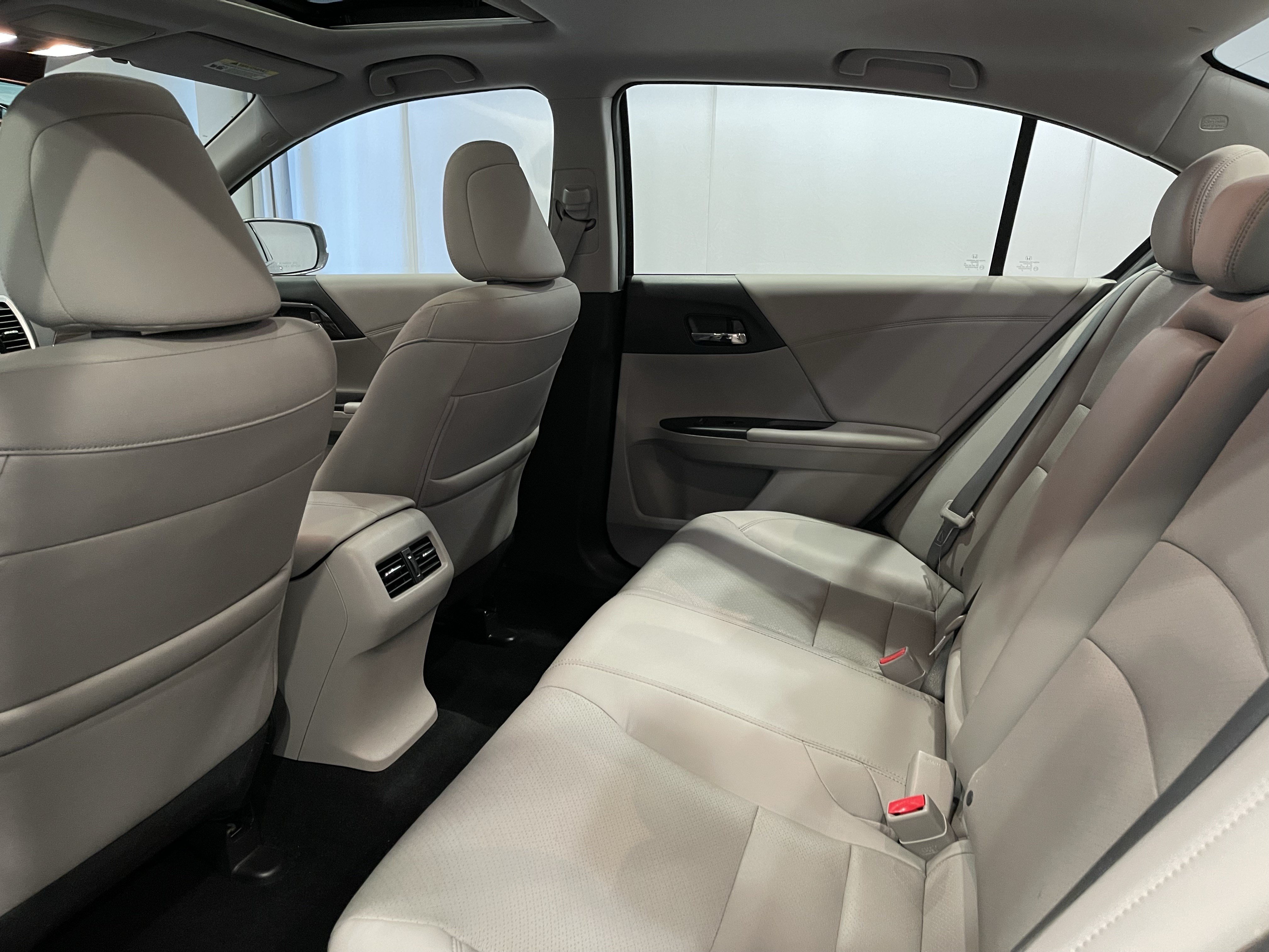 Used 2017 Honda Accord Touring image 23