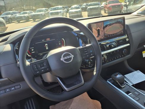 New 2026 Nissan Pathfinder SL image 5