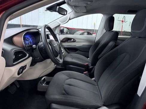 Used 2023 Chrysler Voyager LX FWD image 18