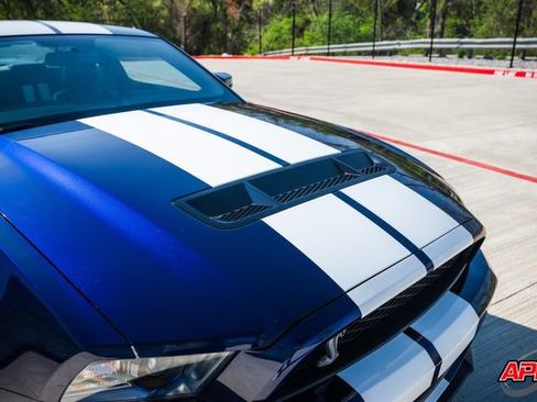 Used 2010 Ford Mustang Shelby GT500 RWD image 26