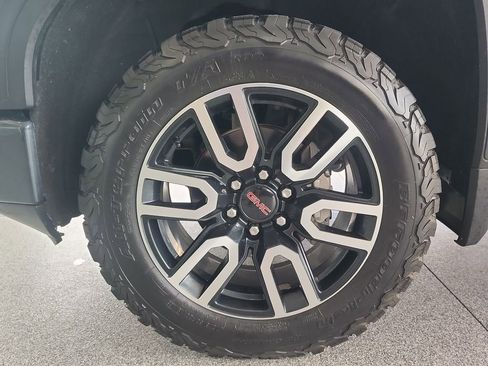 Certified 2019 GMC Sierra 1500 AT4 w/ AT4 Premium Package AWD/4WD image 32