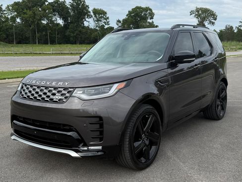 Used 2025 Land Rover Discovery Metropolitan Edition AWD/4WD image 2