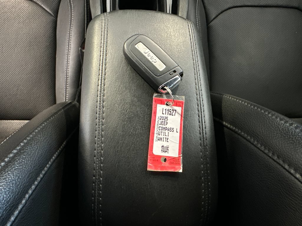 Used 2025 Jeep Compass Limited w/ Elite Group AWD/4WD image 31