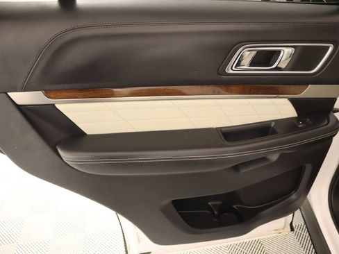 Used 2017 Ford Explorer Platinum image 20