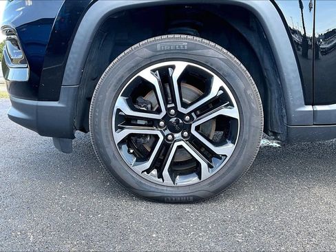 Used 2023 Jeep Compass Limited AWD/4WD image 2