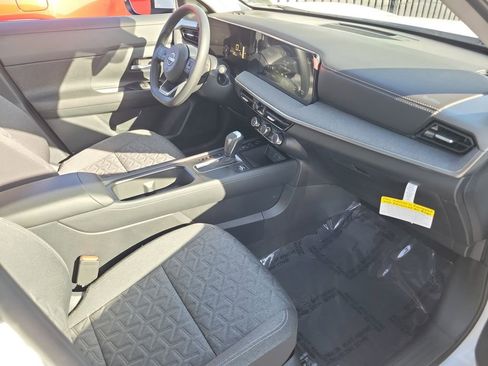 Used 2025 Nissan Kicks SV image 17