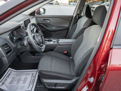 Used 2023 Nissan Rogue SV image 14