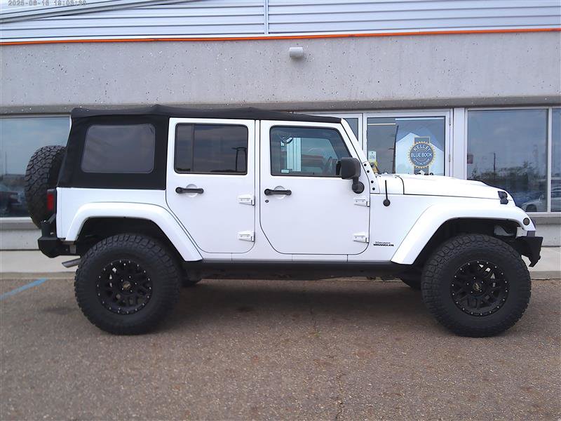 Used 2015 Jeep Wrangler Unlimited Sahara AWD/4WD image 4