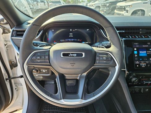 Used 2024 Jeep Grand Cherokee Laredo X w/ Luxury Tech Group I AWD/4WD image 17