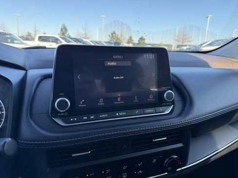 Used 2023 Nissan Rogue S image 16