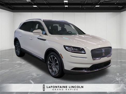 Used 2022 Lincoln Nautilus Reserve w/ Equipment Group 201A image 7