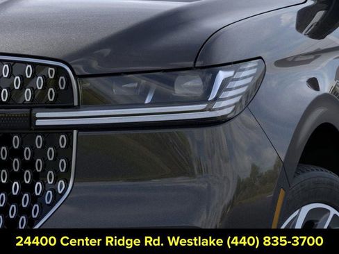 New 2026 Lincoln Navigator Reserve AWD/4WD image 18