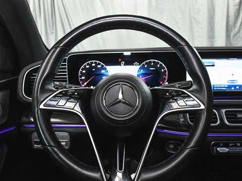 Used 2025 Mercedes-Benz GLS 450 4MATIC image 38